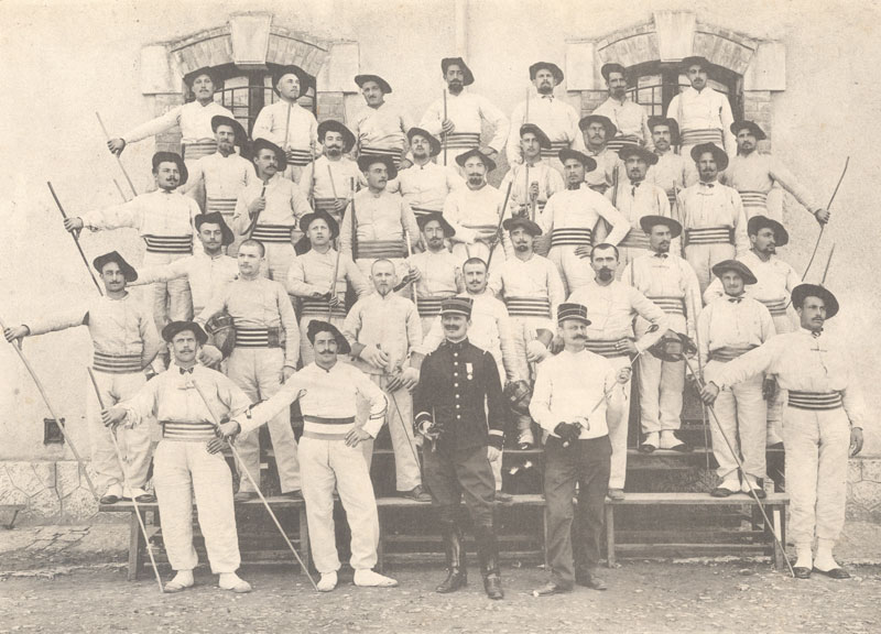 Moniteurs d’escrime et de gymnastique du bataillon (1902)