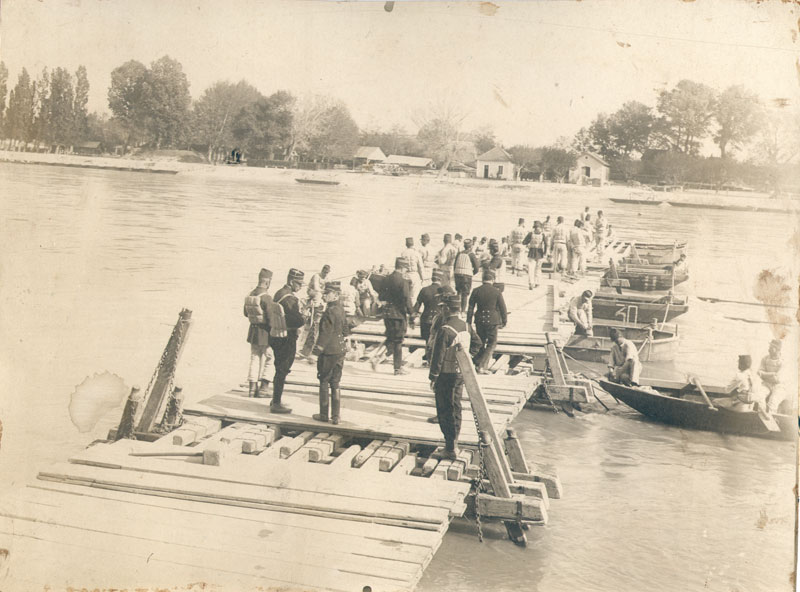 Excercice de construction d’un pont flottant par le 7ème régiment de Génie